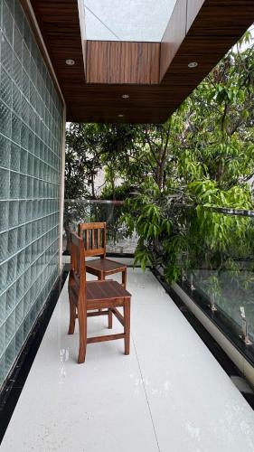 Light-Filled Glasshouse Apartment – khách sạn tại Nepalgunj