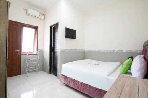 Urbanview Hotel Syariah Griya Asri Patran near Tugu Station – Sleman, MN