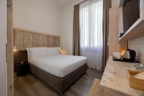 1 king bed, 1 double bed