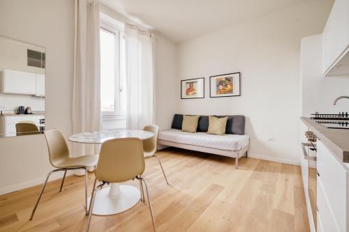 Just Urban Stays - Modern and Strategic 1-BR Flat B - Central Station