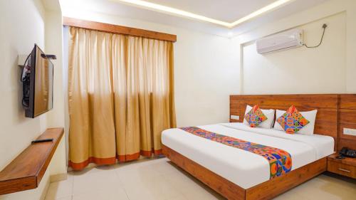 room detail thumbnail 2