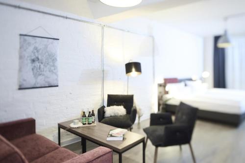 2 twin beds, 1 sofa bed