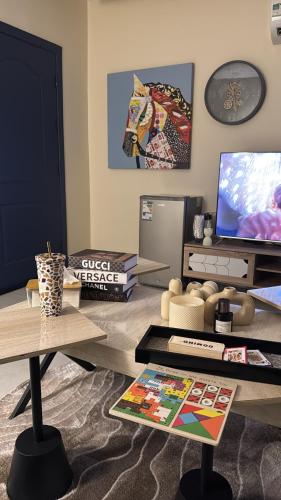 Cozy modern apartment – khách sạn tại Thuqbah