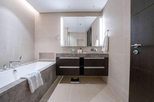 3BR Waterfront Bliss Dubai Creek Residences - image 6