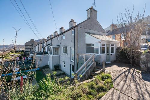 Sea view cottage near snowdon & coastal trails in Penmaenmawr