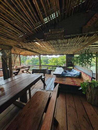 ทัศนียภาพภายนอกโรงแรม, Happy Elephant Bungalows in แสน มโนรม