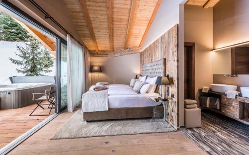 1 king bed, 1 sofa bed