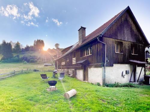 Landhaus Auerling, Chalet am Wald mit Sauna, Kamin & Garten in Sankt Lambrecht, Österreich