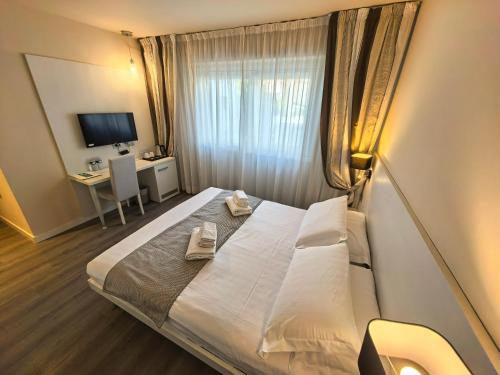 La Dolce Vita Hotel Room Type - Queen Room