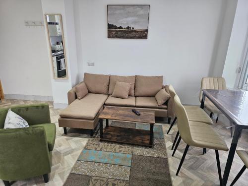 Spacious 3-Bedroom House Near Leeds City Centre By Homebird Property Management Short Lets & Serviced Accommodation Leeds With En-Suite Bathrooms & Free Parking, Leeds (foto 5)