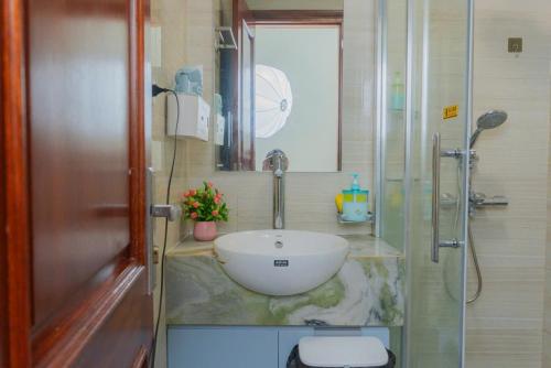 IL Divo Hostel & Spa 61 Bát Sứ - Tap to explore photos