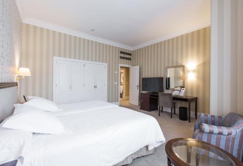 Hotel Carlton - image 12