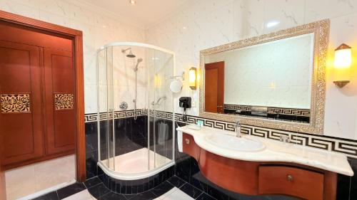 room detail thumbnail 2