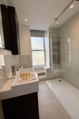 1 Bed Chic Apartments in Chelsea Central London FREE WIFI by City Stay Aparts London - image 12