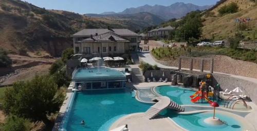 Royal Gardens family resort in Yusufkhona