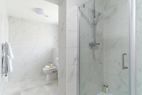 Contemporary 1 Bedroom Liverpool Apartment, Liverpool (photo 5)