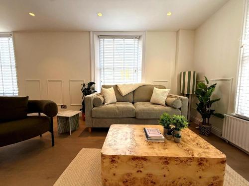 1 Bed Chic Apartments in Chelsea Central London FREE WIFI by City Stay Aparts London - image 6