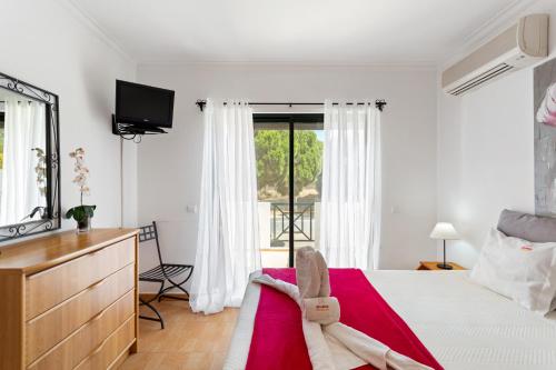 2 bedrooms, 3 beds