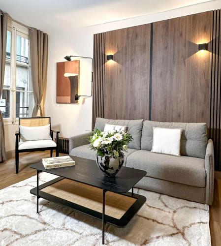 Louvre - Premium apartment near the Marais for 4 - image 5