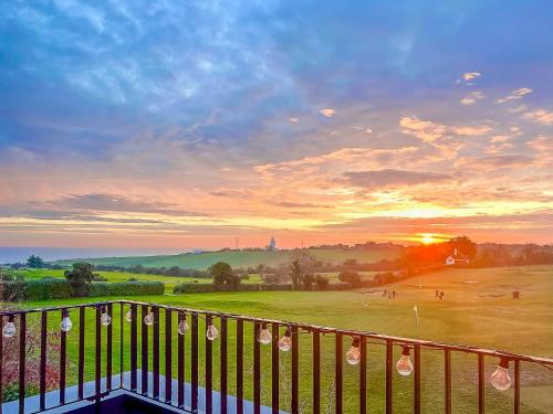 Stunning Golf & Sea View North Foreland By Adliv – khách sạn tại Kingsgate