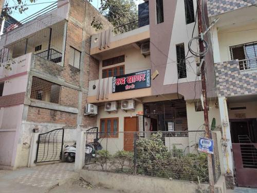 Rudrasagar Homestay I 500 metre from Mahakal Temple I AC I Hot Water I Hygenic I WiFi - Badkummed