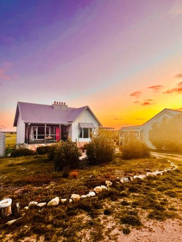 Romantic eco friendly cottage by the sea in Marion Bay