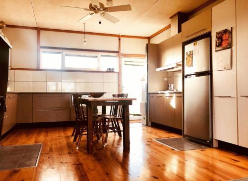 Romantic eco friendly cottage by the sea in Marion Bay