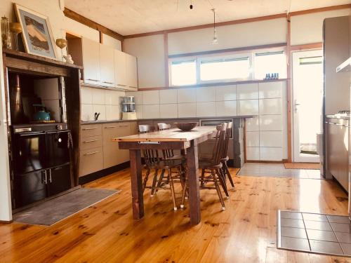 Romantic eco friendly cottage by the sea in Marion Bay