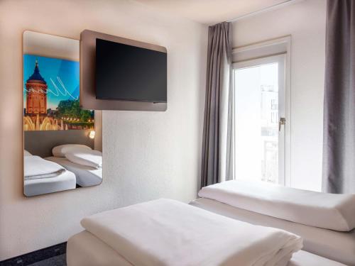 2 twin beds