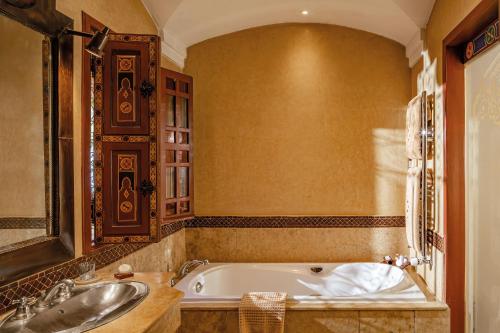 room detail thumbnail 2