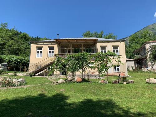. Authentic house with a huge garden