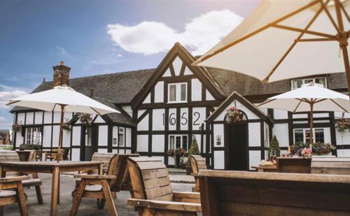 Exterior view, White Lion Hotel in Crewe