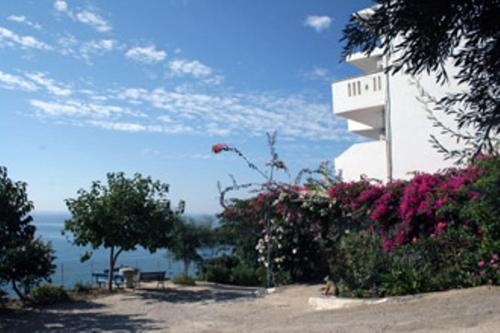  Oasis Studios in Rodakino