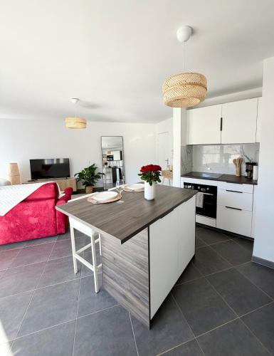 Charming 2-room apartment, Terrace, Close to Calanques Sormiou in Baumettes