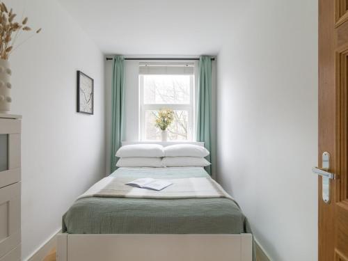 Hampstead Heath 2 bed - image 4