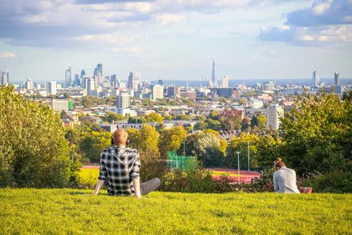 Hampstead Heath 2 bed - image 3