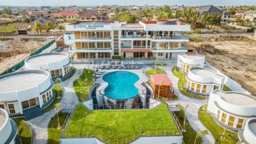 BON HOTELS Five Seasons Palm Resort in แพรมแพรม