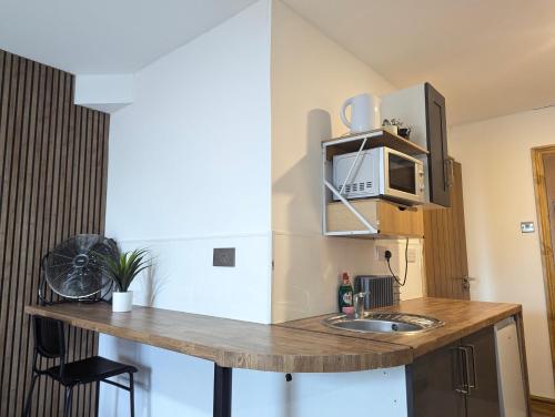 Inner-City Bedsits Flat 1 to 5 - Caerau