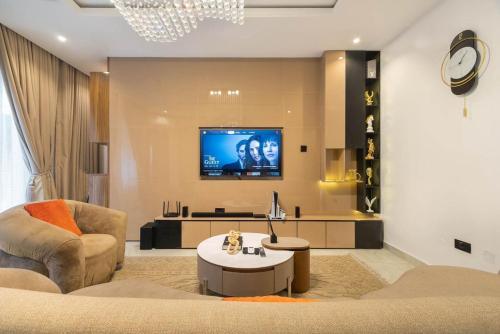 AJ Apartment Luxury Penthouse Shortlet Lagos Island - image 3