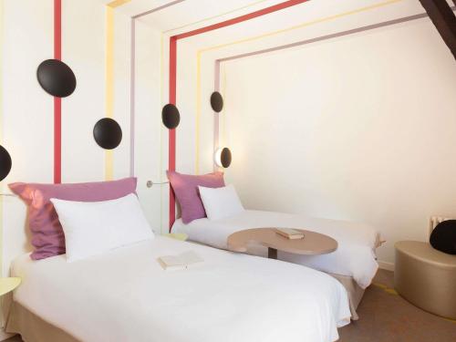2 twin beds