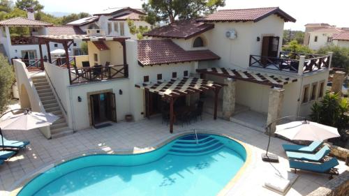 Secluded Luxury Villa Private Pool Peaceful Forest Escape in Esentepe - Location, gîte - Psomolophou