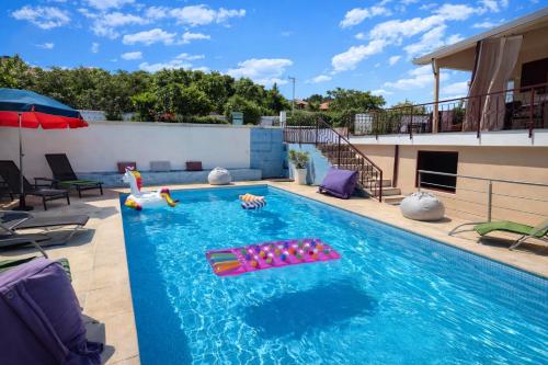 Villa Esteves avec piscine proche Braga Parking-terrasse & calme in เกเม