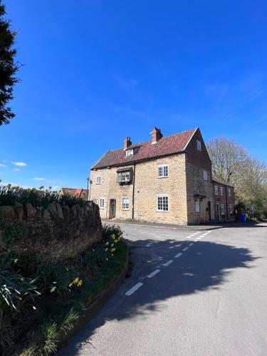 Chocolate Box Cottage on the Yorkshire Wolds Way