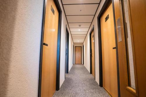 Roza Hotel - Enfield, UK