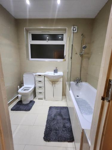 Everything You Need I Spacious 3BR I Sleeps6 I Free Parking I Wi-Fi I Long Term Rates Available in Tilbury