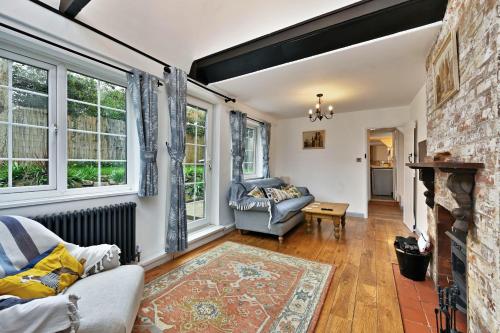 Delt lounge/TV-område, Finest Retreats - The Old Barn, Hadlow in Hadlow