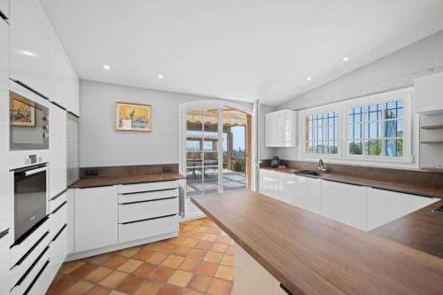 La Romarine - Quiet house - Sea View - shared pool - AC in Falicon