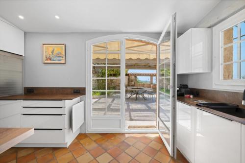 La Romarine - Quiet house - Sea View - shared pool - AC in Falicon