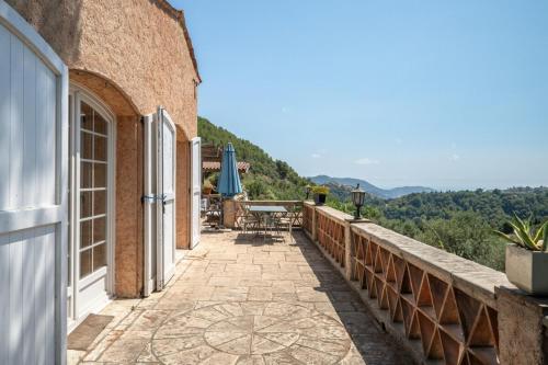 La Romarine - Quiet house - Sea View - shared pool - AC in Falicon