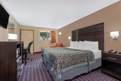 Days Inn by Wyndham Maumee/Toledo